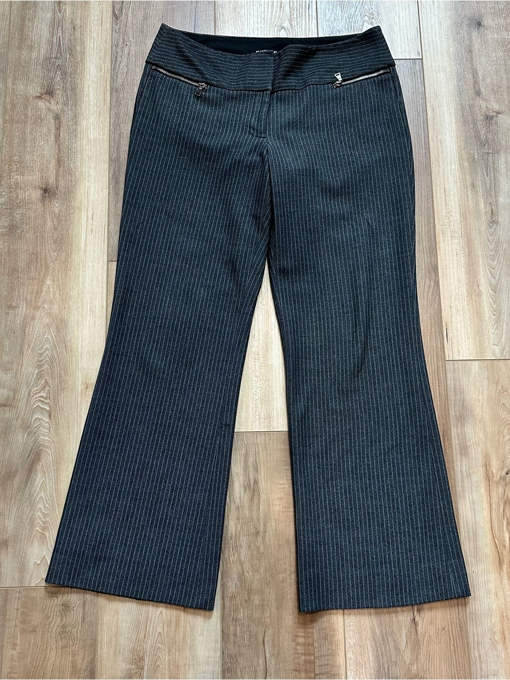 Express Editor dress pants charcoal gray pinstripe 4 reg